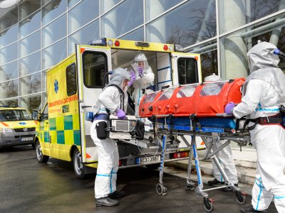 Sanitní vozidlo ZZS JčK - úprava pro transport pacientů s vysoce nakažlivou nákazou